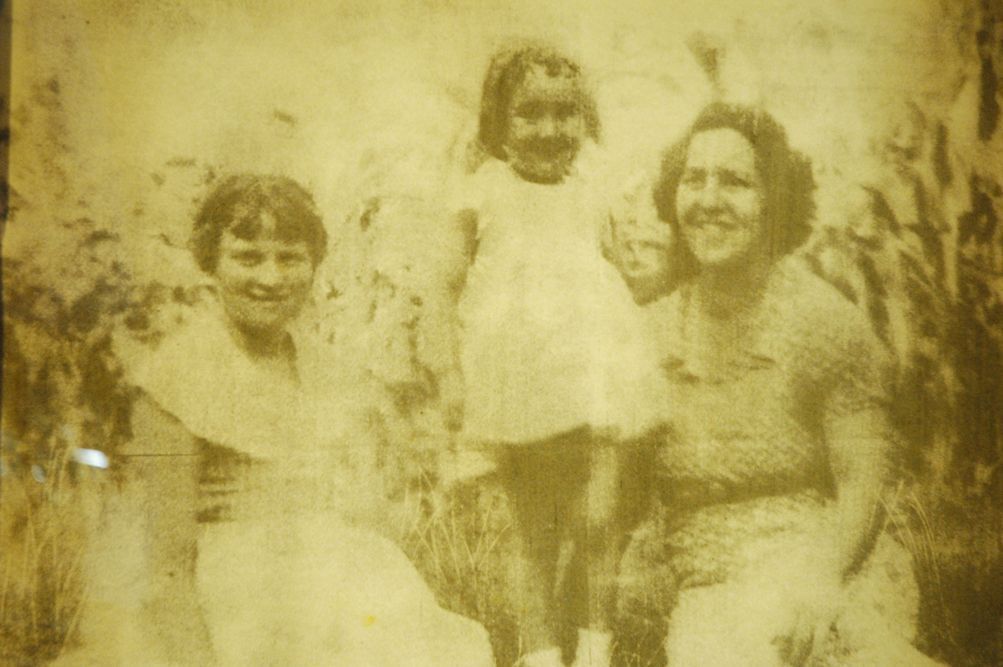 vlopez_reverie vicino alle acque_rietratodefamilia_det.